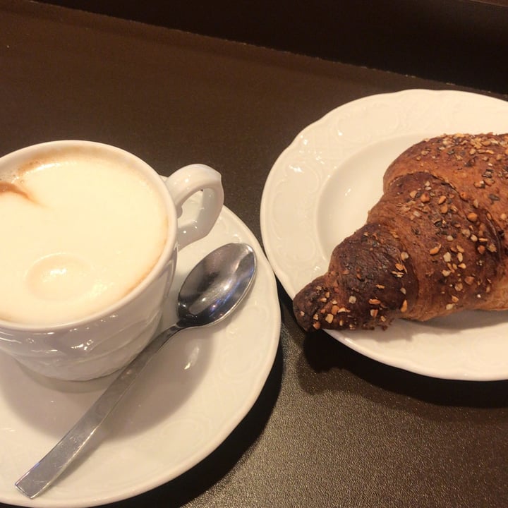 photo of Pastry Luca Milano Vegan Croissant shared by @marghemf on  07 May 2022 - review