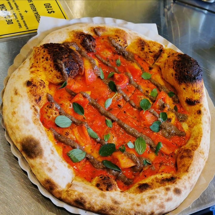 photo of Pizza Madre Pizza Vegana De Masa Madre Con Salsa De Tomate, Taponade Y Orégano Fresco shared by @inecaram on  20 Nov 2019 - review