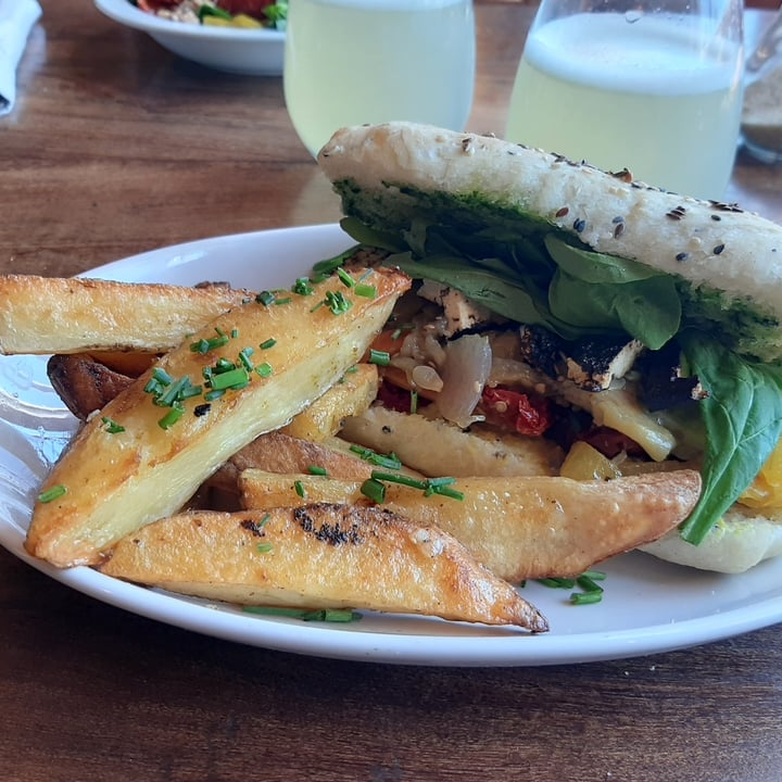 review photo of Inefable Libros y Cafe Sandwich Con Tofu Y Verduras shared by @sol1991 on 28 Jan 2022 - review