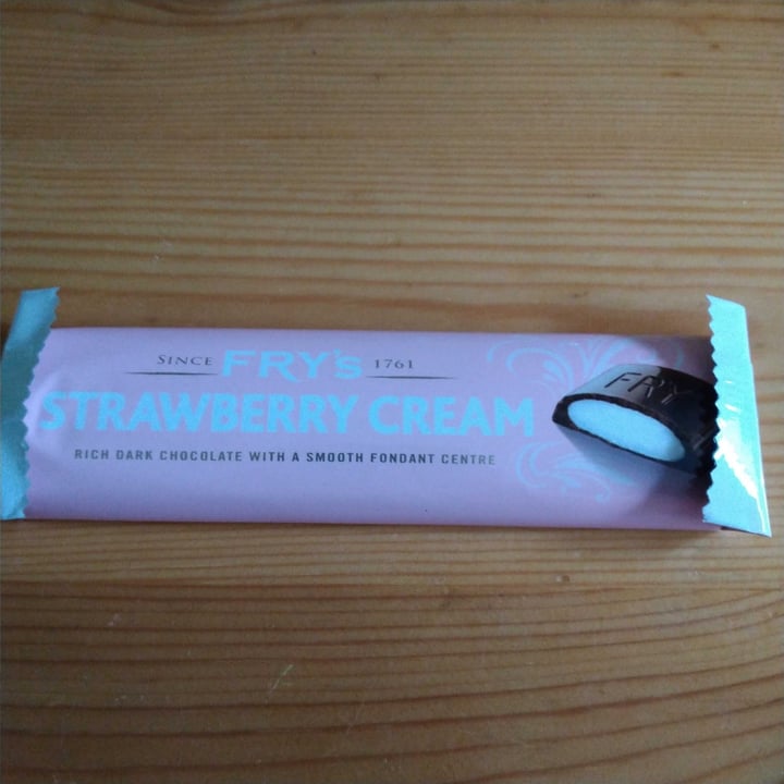 photo of Fry's Chocolate Strawberry Cream shared by @syeborg on  21 Jul 2020 - review