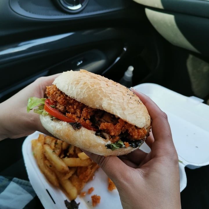 photo of Asher's Corner Cafe @ Ashers Farm Sanctuary AFC burger shared by @annika-m on  20 Jun 2021 - review