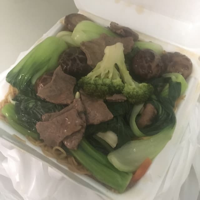 Photo of the dish “CHINESE MUSHROOMS, SOYA BEEF W/ GREEN VEGETABLES ON CRISPY NOODLE”