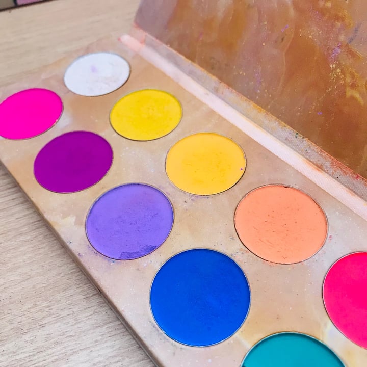review photo of Vyla Cosmeticós Paleta de 10 colores personalizada shared by @labebelyn on 26 Jun 2021 - review