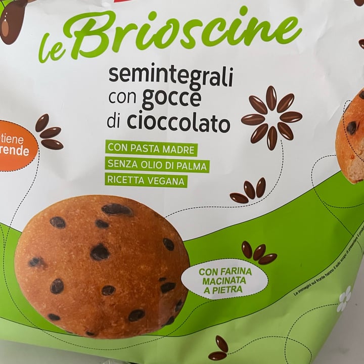 photo of Baule volante Brioscine integrali con gocce di cioccolato shared by @alexandrahorghidan on  29 Apr 2022 - review