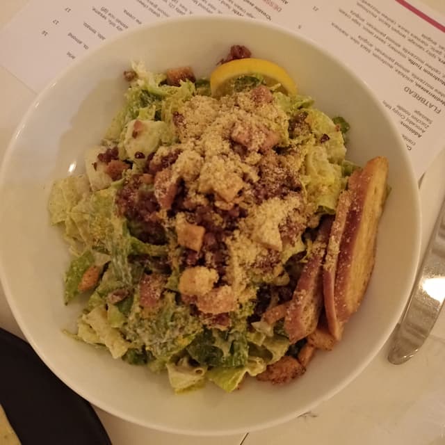 菜肴“Caesar Salad”的照片
