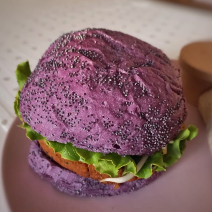 photo of Flower Burger Flower Burger shared by @camyveg on  02 May 2022 - review