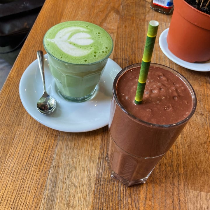 photo of Equilibrium Cafè Brvnch&Coffee Chocolate & Avocado Smoothie Shake shared by @katelouisepowell on  30 Apr 2022 - review