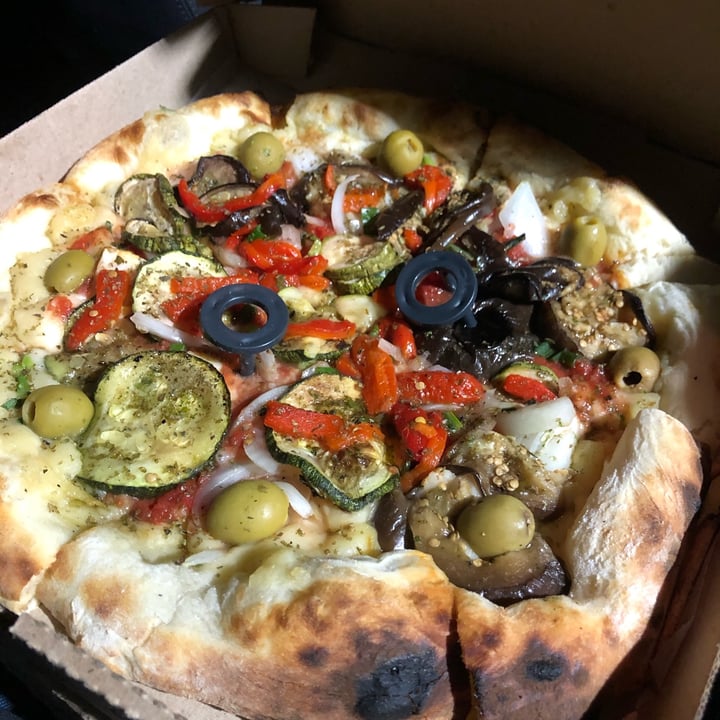photo of Pasillo 74 PIZZERÍA Pizza con Vegetales shared by @claracartasegna on  01 Apr 2022 - review
