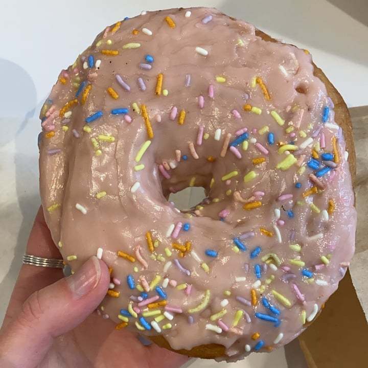 photo of Dough Joy Strawberry Milkshake Donut shared by @snl017 on  01 Nov 2021 - review