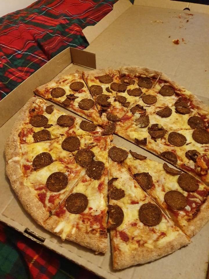 review photo of Papa John's Pizza Jackfruit "Pepperoni" shared by @desolxte on 17 Jan 2020 - review