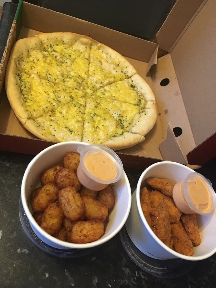 photo of Vegan Shack Takeaway Garlic bread pizza shared by @tinathetinyvegan on  14 Apr 2020 - review