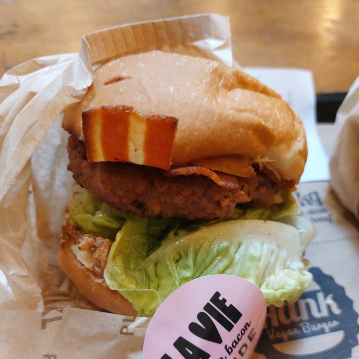 photo of Hank Burger La Vie Vegan Bacon shared by @broccoloblu on  10 Jun 2022 - review