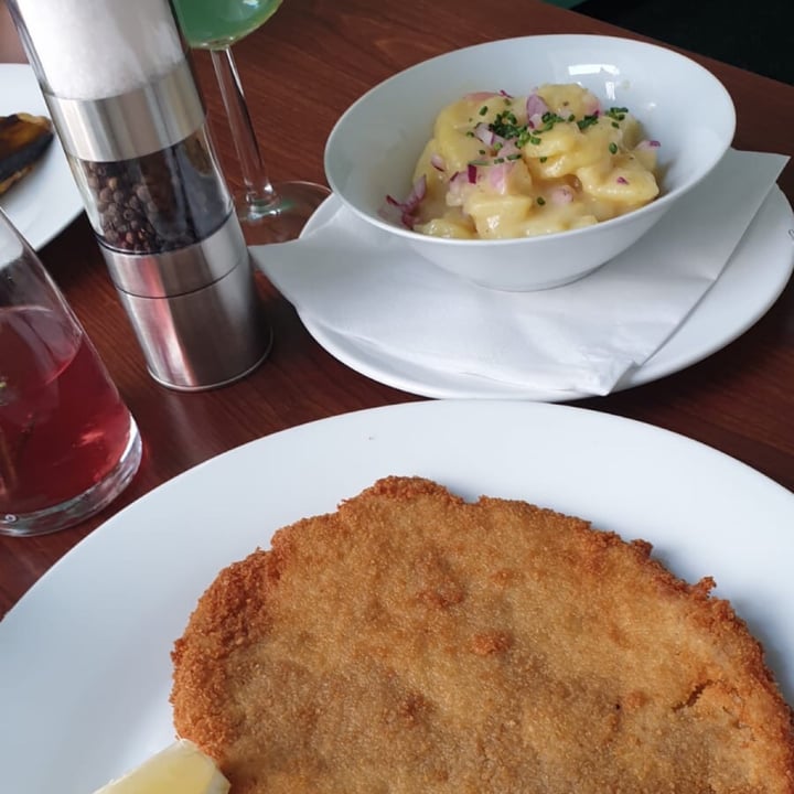 photo of Velani Wiener Schnitzel mit Kartoffelsalat shared by @weganerin on  23 Jul 2020 - review