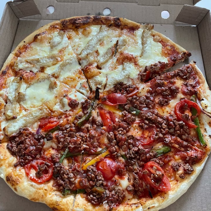 photo of Panarottis Century City Vegan Half Half shared by @elainee on  26 May 2022 - review