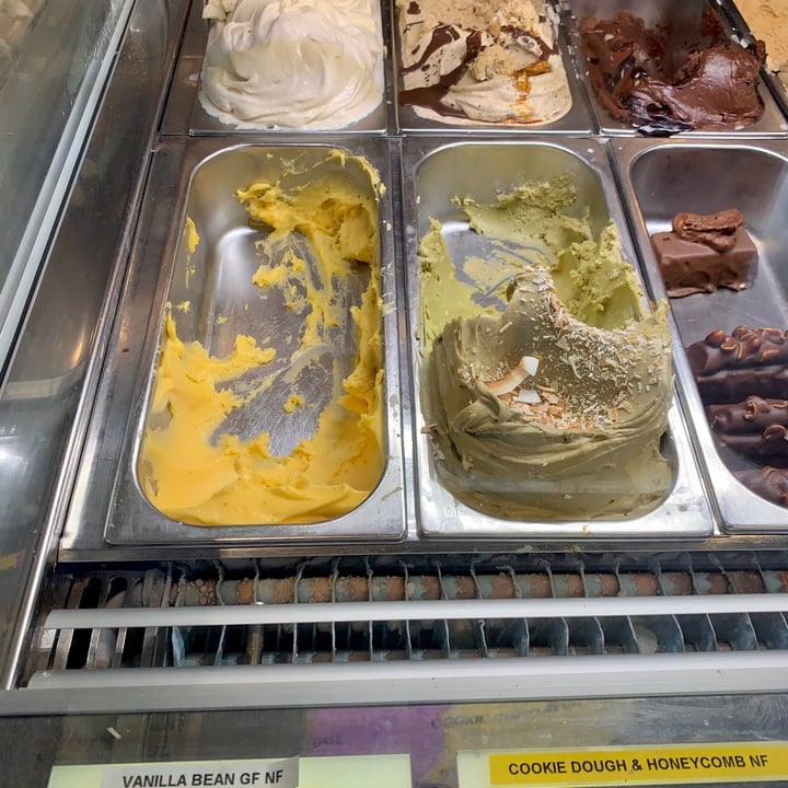 photo of Girls & Boys Cookie Dough & Honeycomb Gelato shared by @cnnna on  04 Dec 2020 - review