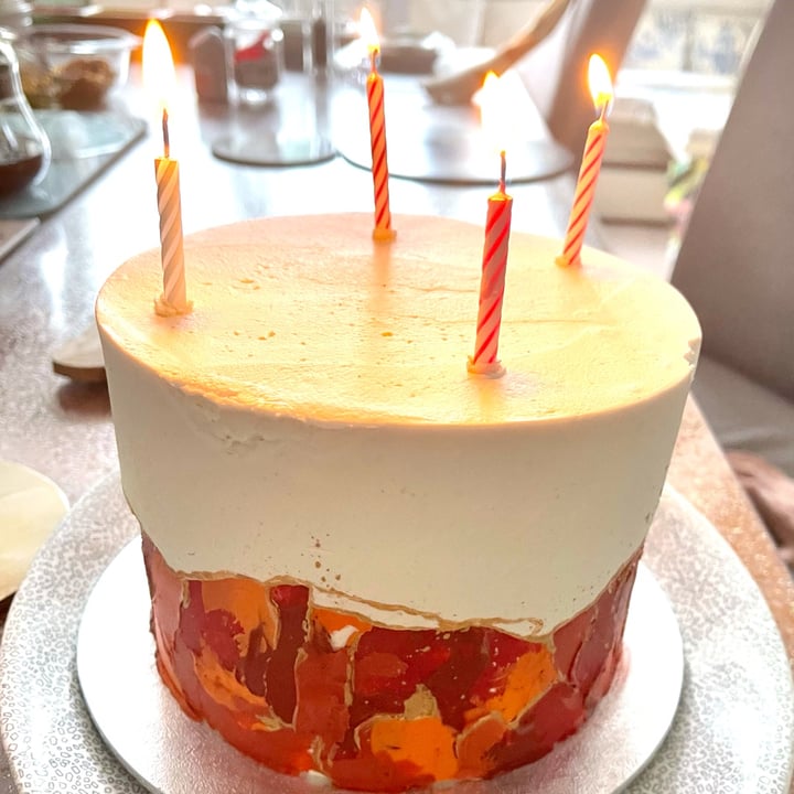 photo of The Vaults Collective Bespoke Birthday Lemon Curd Vanilla Cake shared by @familywanderful on  19 Oct 2021 - review