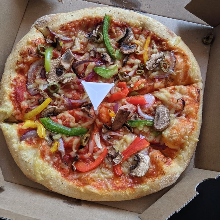 photo of New York Pizza Vegan California Veggie shared by @vgntraveler on  25 Dec 2020 - review