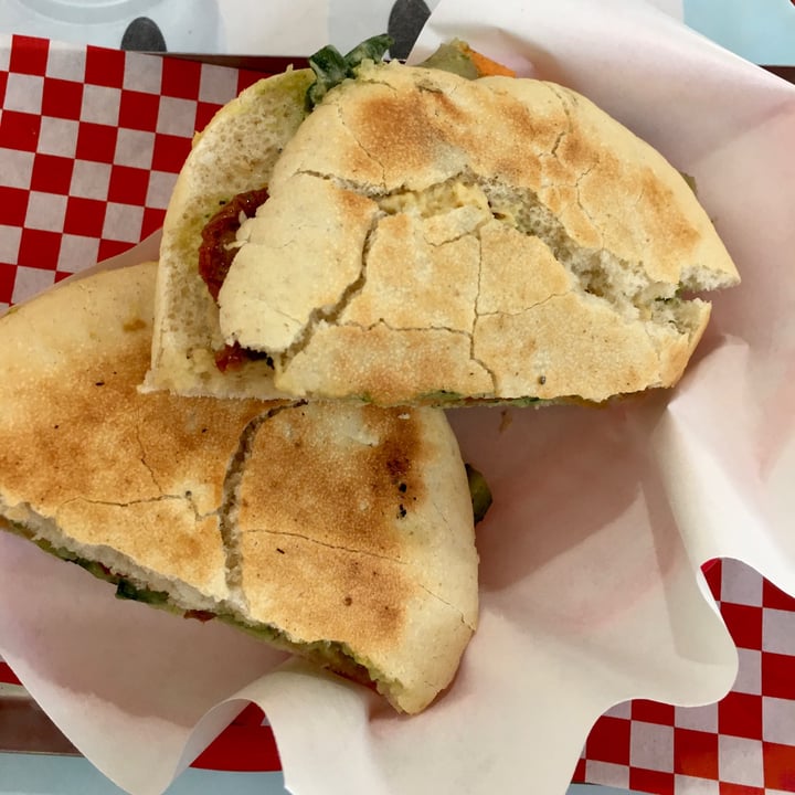 review photo of Giardino Bistrot Treviso Panino Hummus shared by @foede on 15 Apr 2022 - review
