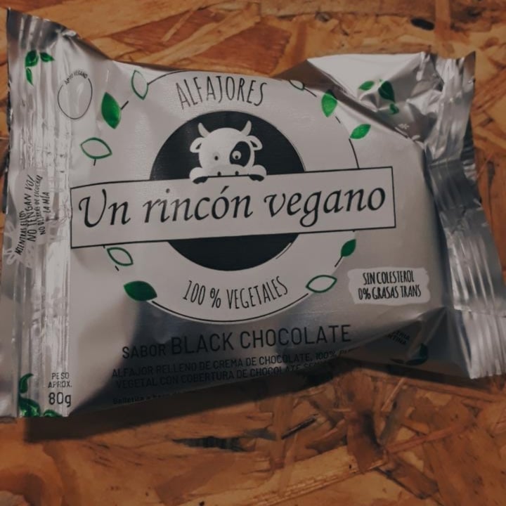 photo of Un Rincón Vegano Alfajor Black Chocolate shared by @vegansdaily on  02 Jul 2020 - review