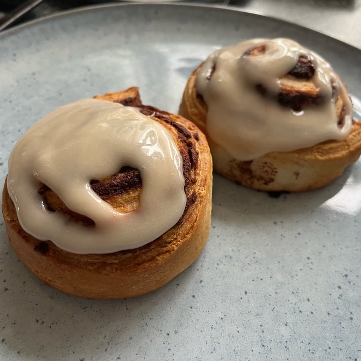 photo of Annie’s Organic Cinnamon Rolls with Icing shared by @ameriamber on  01 Dec 2022 - review