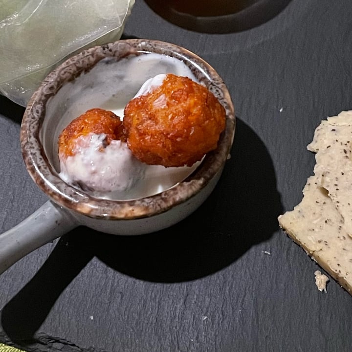 photo of La Pépinière Ristorante Biologico Frittelle di lenticchie con salsa di yogurt shared by @chiaranoir on  12 Jun 2022 - review
