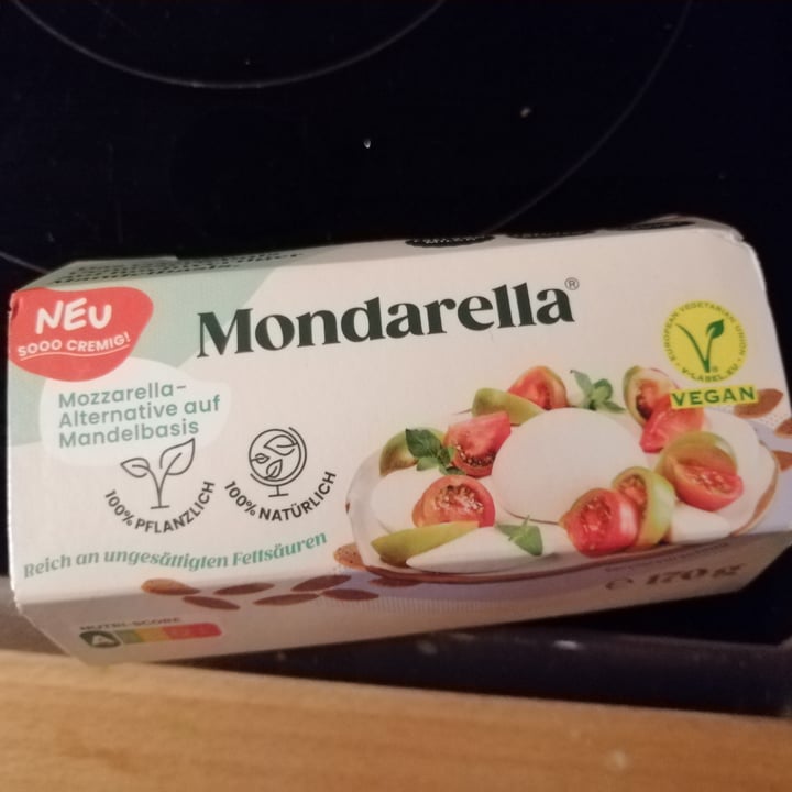 photo of Mondarella Classic Mozarella-Alternative auf Mandelbasis shared by @evanitra on  21 Nov 2022 - review