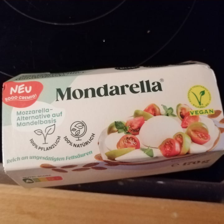 review photo of Mondarella Classic Mozarella-Alternative auf Mandelbasis shared by @evanitra on 21 Nov 2022 - review