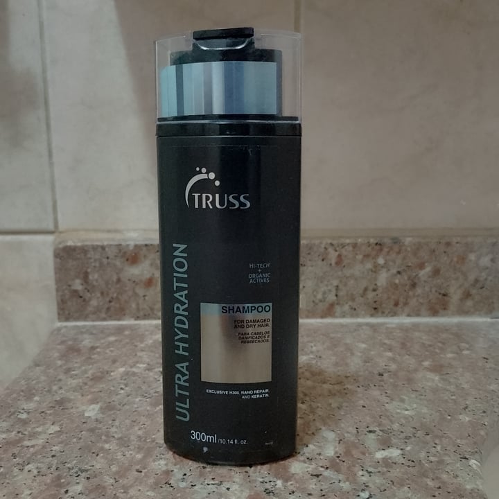 review photo of Truss Shampoo ultra hydration shared by @marioprado on 08 May 2022 - review