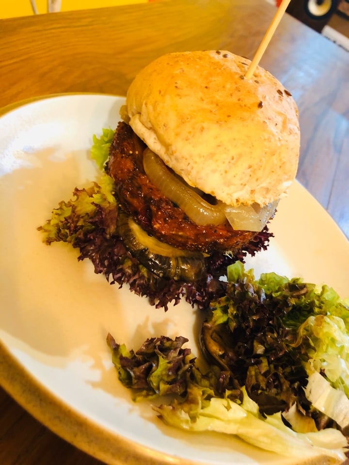 review photo of Barefood Bangkok ; Bangkok Vegan NutCheese Barefood Smoky & Spicy Burger shared by @thitiya on 16 Nov 2019 - review