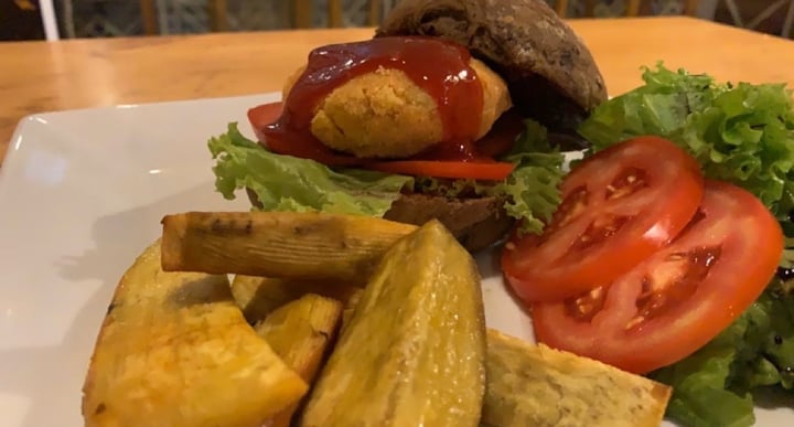 photo of Jalus Vegan Kitchen Barbecue Burger shared by @luayidriss on  14 Apr 2020 - review