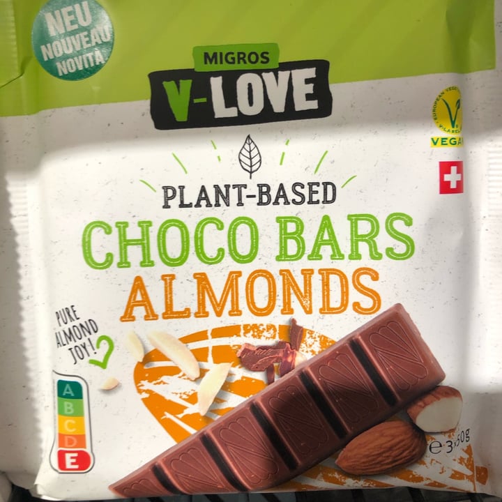 photo of Migros V-Love Choco bars almond shared by @stephipedri on  31 Mar 2022 - review