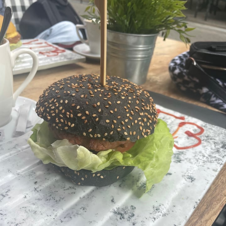 photo of Vegan Temple Bar Smokey Temple Burger shared by @annahc on  18 Sep 2021 - review