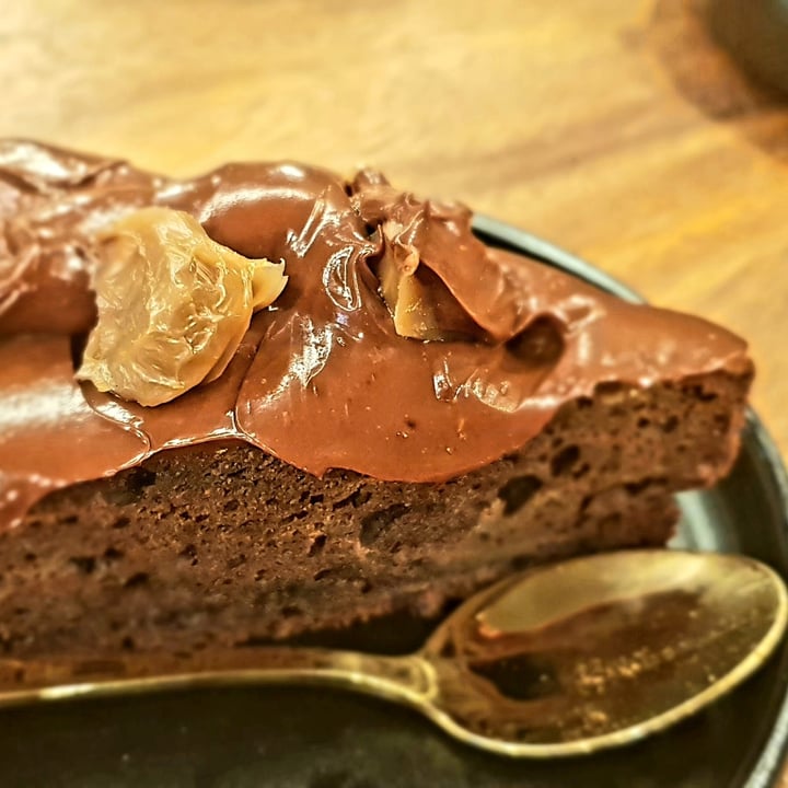 photo of Genius Central Singapore Vegan chocolate mud cake shared by @dhwani on  12 May 2020 - review