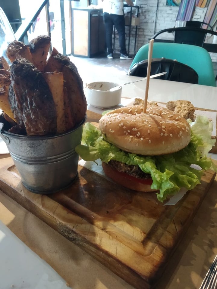 photo of Ubuntu Alimentos Sabios Hamburguesa clásica completa shared by @car0lina22 on  29 Sep 2019 - review