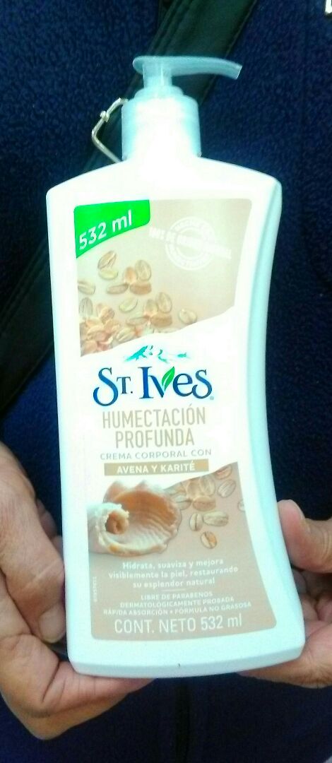 photo of St. Ives Crema corporal con Avena y Karite shared by @gdc on  15 Mar 2020 - review