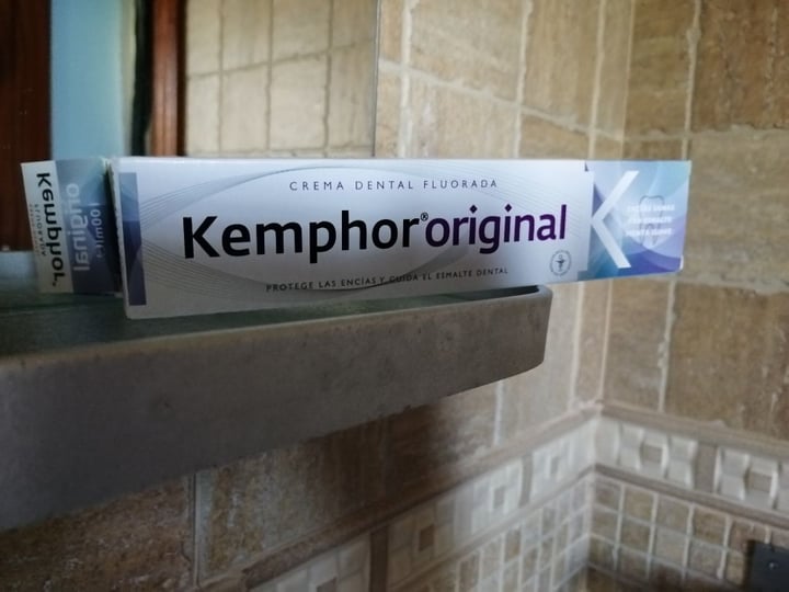 photo of Kemphor Crema dental fluorada shared by @leitugavioleta on  12 Apr 2020 - review