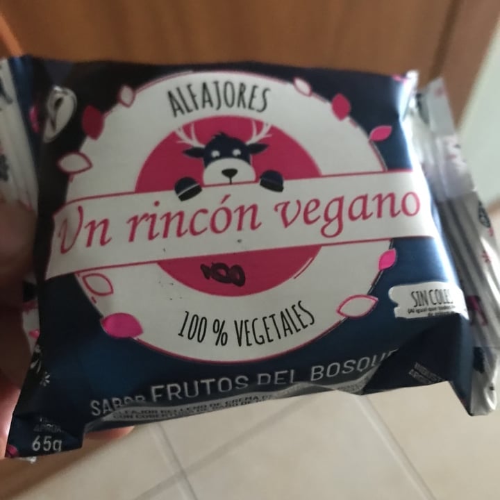 photo of Un Rincón Vegano Alfajor de Frutos del Bosque shared by @facubaclini on  27 Aug 2021 - review