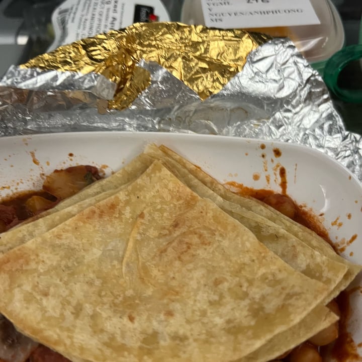 review photo of eva airlines chickpea tomato base with roti shared by @cave-tranquil on 10 Oct 2022 - review