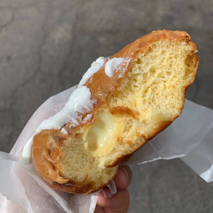 photo of Voodoo Doughnut - Broadway Maple cream shared by @angelicabiancaa on  14 Mar 2021 - review