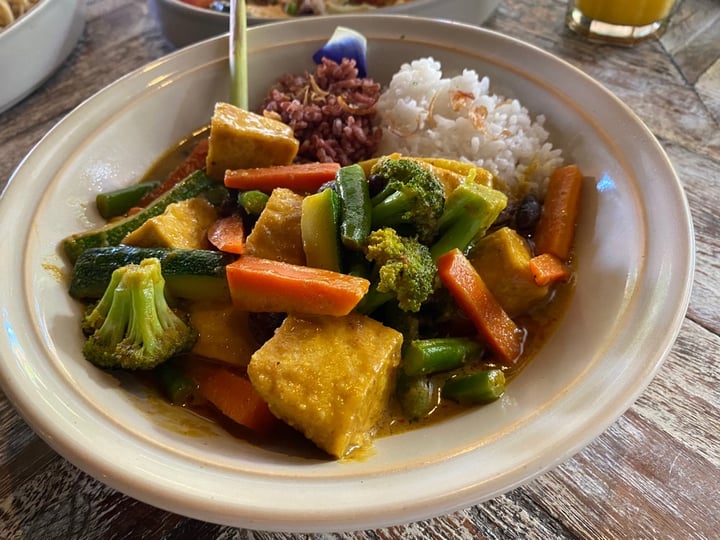 photo of Verdant Organic & True Food Kitchen Tofu Curry/pumpkin Salad And Aliolia Pasta shared by @munir on  16 Feb 2020 - review