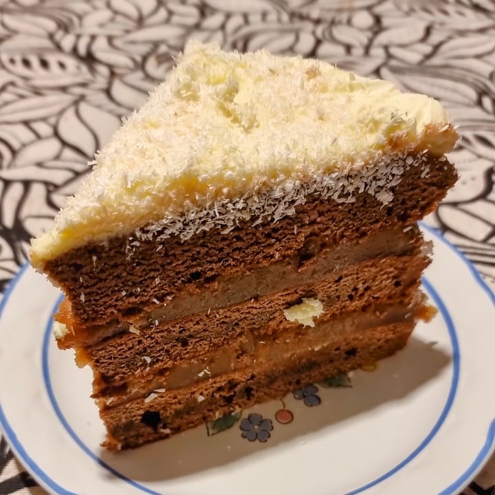 photo of Oh My Veggie Vegan Bakery Torta De Chocolate Y Dulce De Leche Vegano shared by @markoscc on  24 Apr 2021 - review