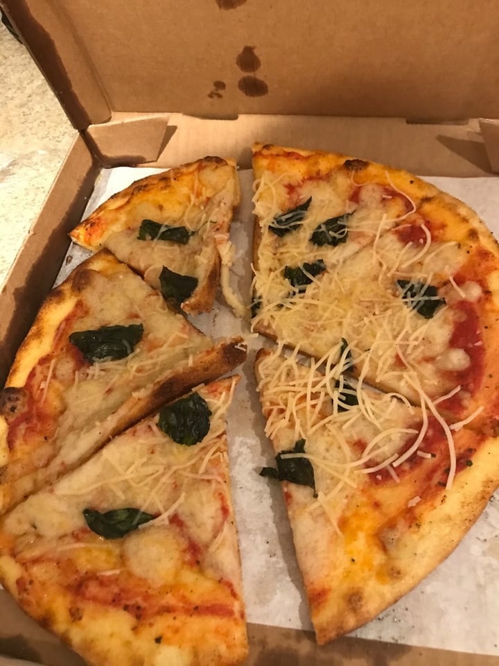 photo of Virtuous Pie Margherita Pizza shared by @vegan4lyfe on  26 Dec 2019 - review