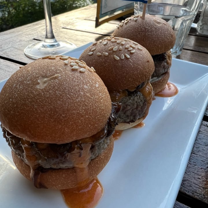 photo of Privé Asian Civilisations Museum Impossible™ Mini Burgers shared by @joonas on  13 Jun 2022 - review
