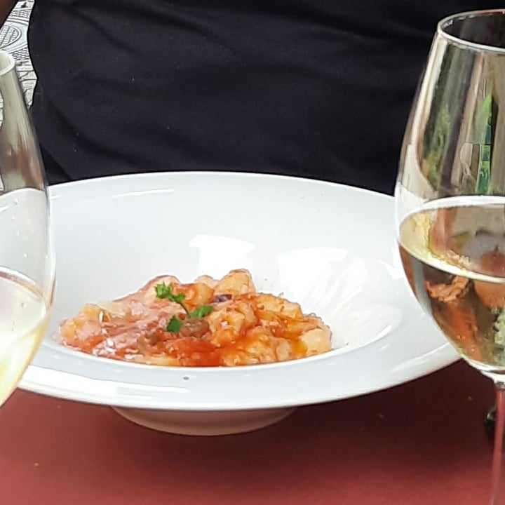 photo of Ristorante Angolo Divino gnocchi al sugo di pelati, capperi e olive shared by @son1a on  25 Jul 2021 - review