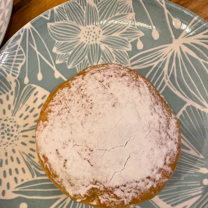 photo of VegAmazing Doughnuts Berlinita manzana canela shared by @ggj on  30 Dec 2021 - review