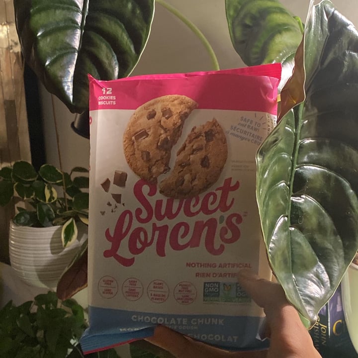 review photo of Sweet Loren's chocolate chunck cookies shared by @decitoe on 06 Feb 2022 - review