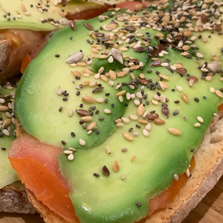 review photo of El patio Kinder Bar Tostada De Aguacate shared by @titoleas on 19 Oct 2021 - review
