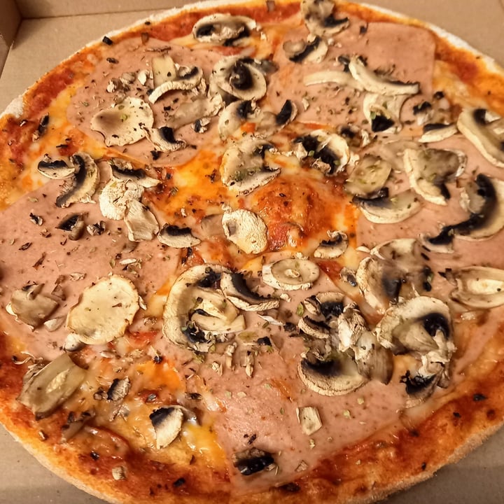 photo of Dolce Pizza y Los Veganos Pizza prosciutto e funghi shared by @c1audia on  16 Oct 2021 - review