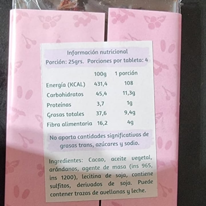 photo of Cocoa Plant Based Chocolate con arándanos shared by @chelldu on  17 Feb 2022 - review