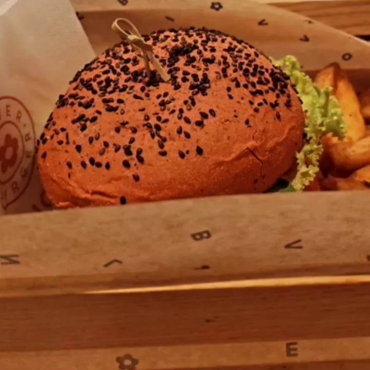 photo of Flower Burger Coccinella burger shared by @ila00 on  27 Sep 2022 - review